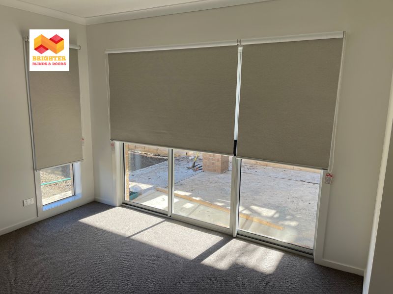You are currently viewing How to Install Roller Blinds: DIY vs Professional Installation